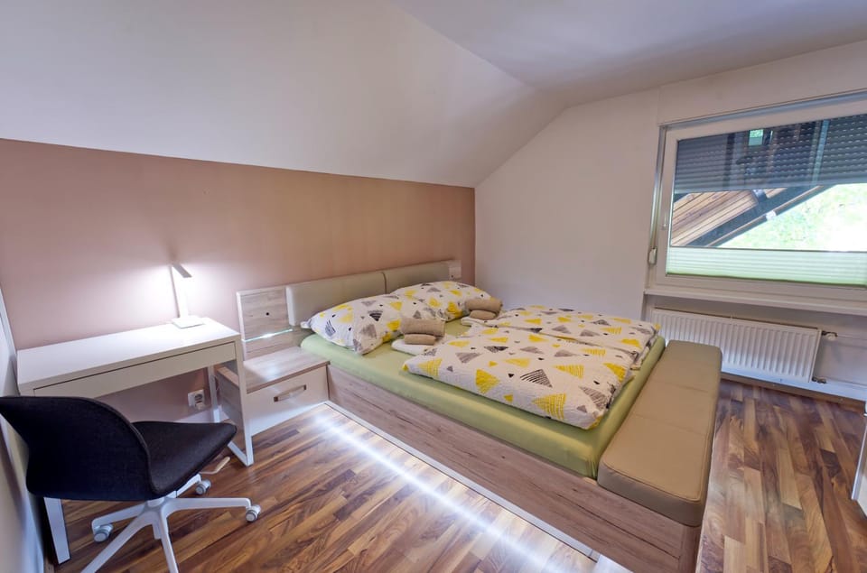 Bed, Photo of the whole room, Bedroom
