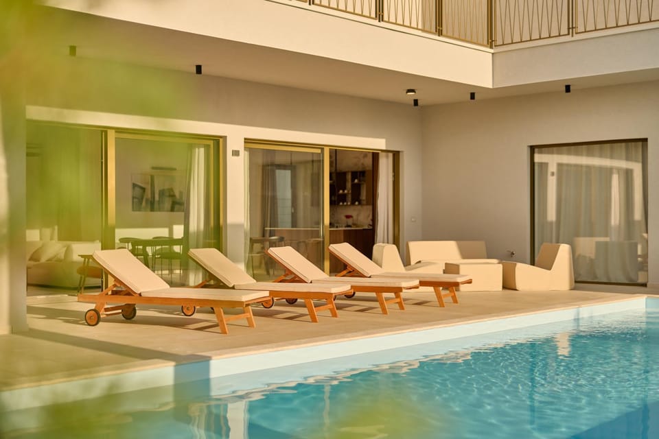 Day, Seating area, Swimming pool, sunbed