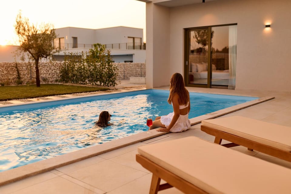 Balcony/Terrace, Swimming pool