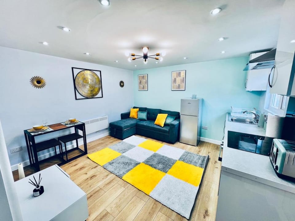 Kitchen or kitchenette, Living room, Photo of the whole room, Seating area, Dining area