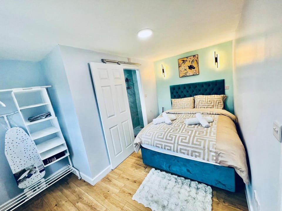 Bed, Photo of the whole room, Bedroom, towels, wardrobe