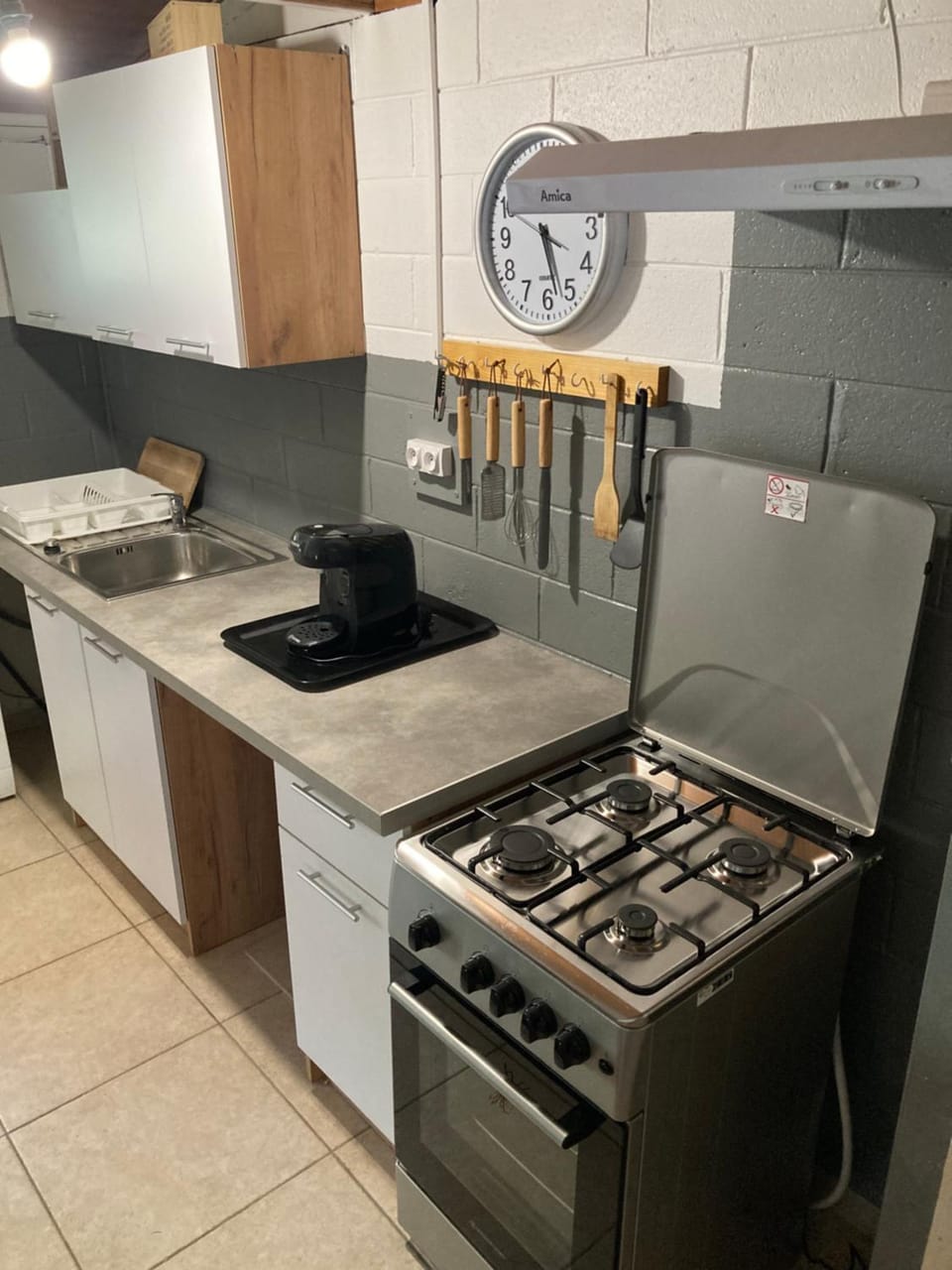 Kitchen or kitchenette