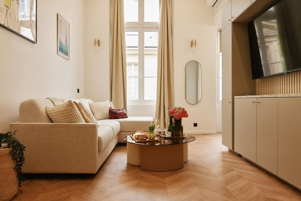 Lavie Maison Marais AC Hot Tub Apartment in Paris