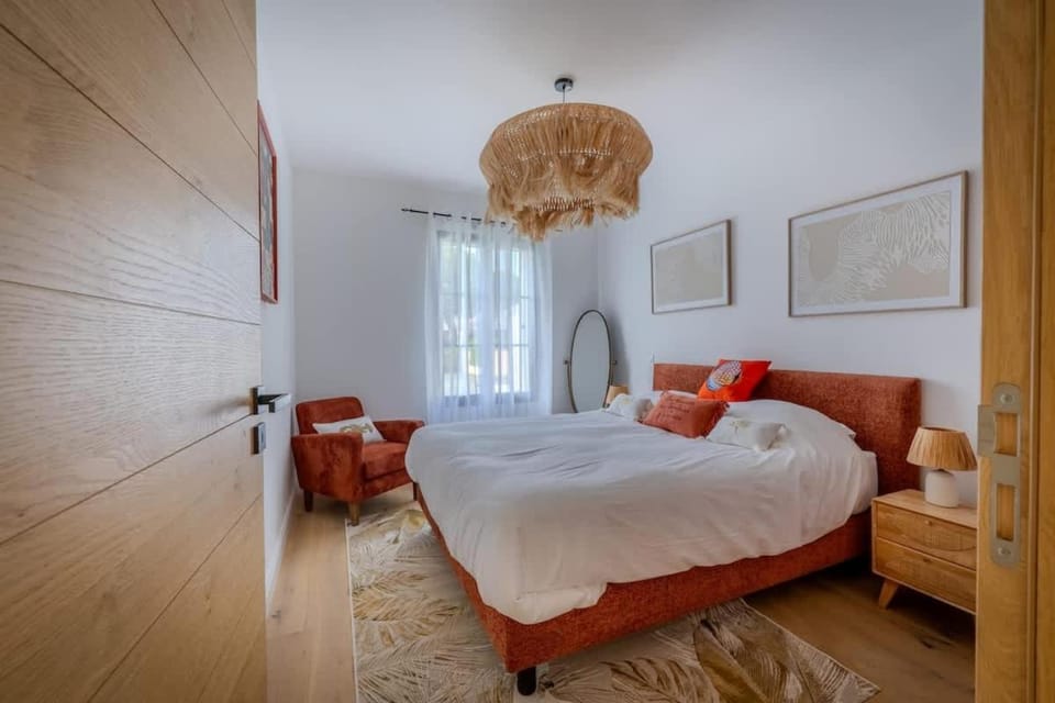 Bed, Photo of the whole room, Bedroom, wardrobe
