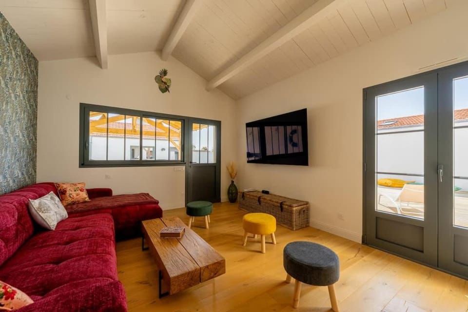 Communal lounge/ TV room, TV and multimedia, Living room, Seating area
