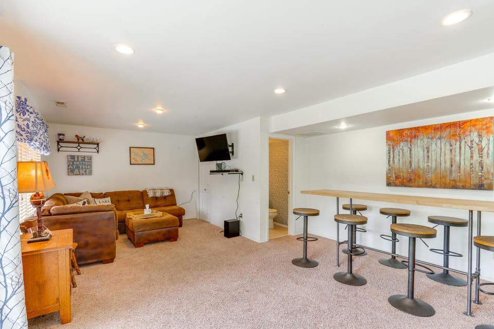 Balcony and Fire Pit Home on Lake of Ozarks! House in Lake of the Ozarks