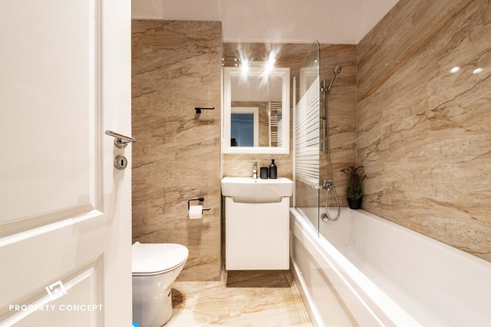 Shower, Toilet, Bathroom, Bath