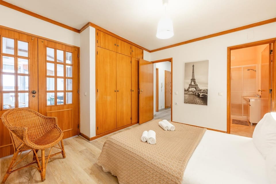 Bed, Photo of the whole room, Bedroom, wardrobe