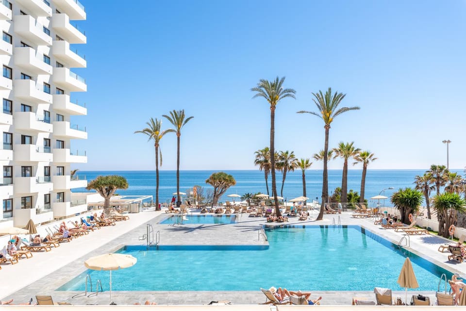 Pool view, Swimming pool, sunbed