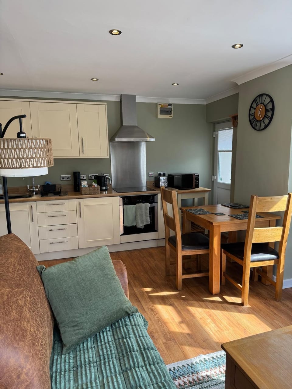 Kitchen or kitchenette, Dining area, oven, pet friendly, stove, toaster