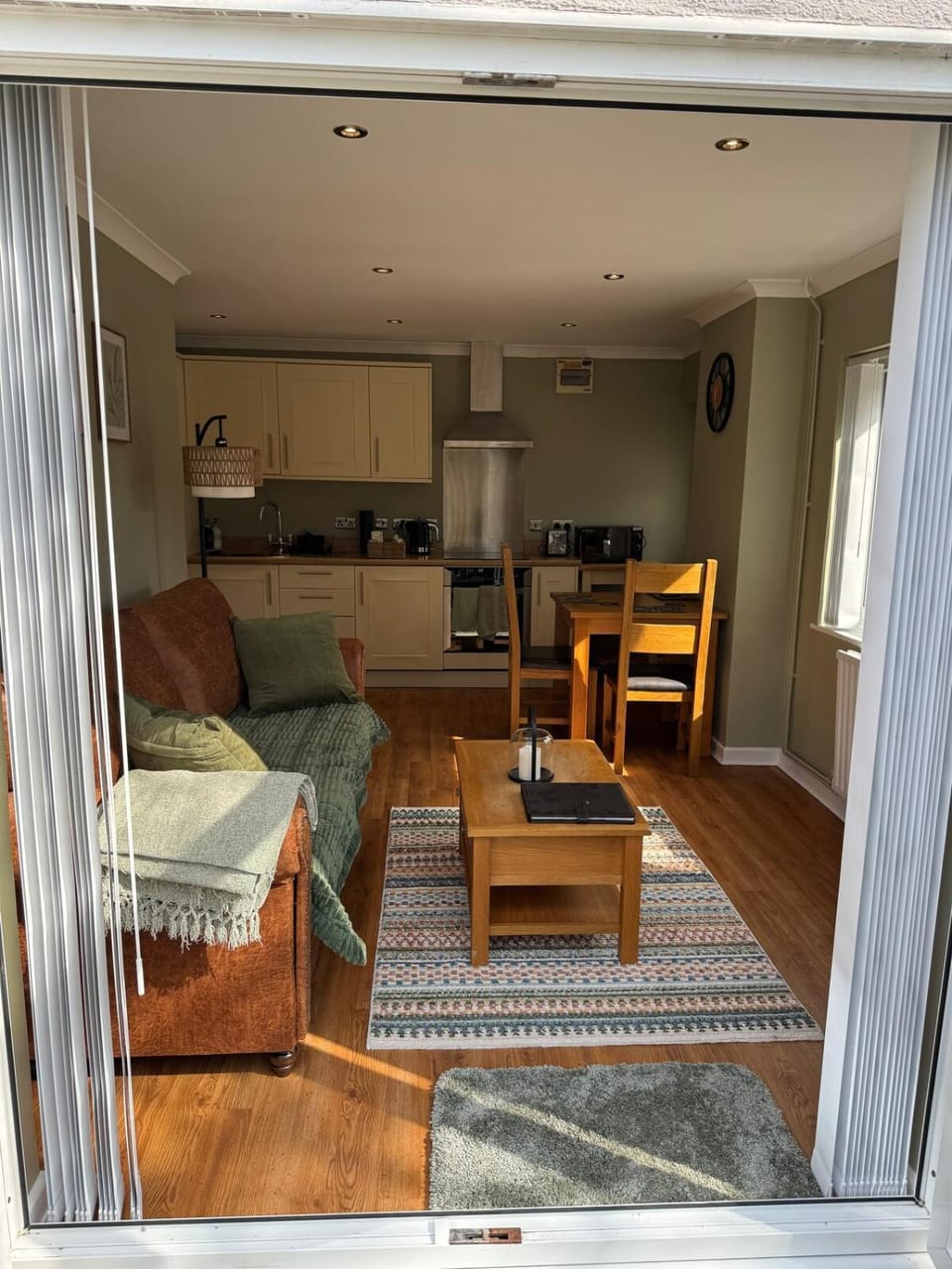 Kitchen or kitchenette, Living room, Seating area, Dining area, oven, pet friendly