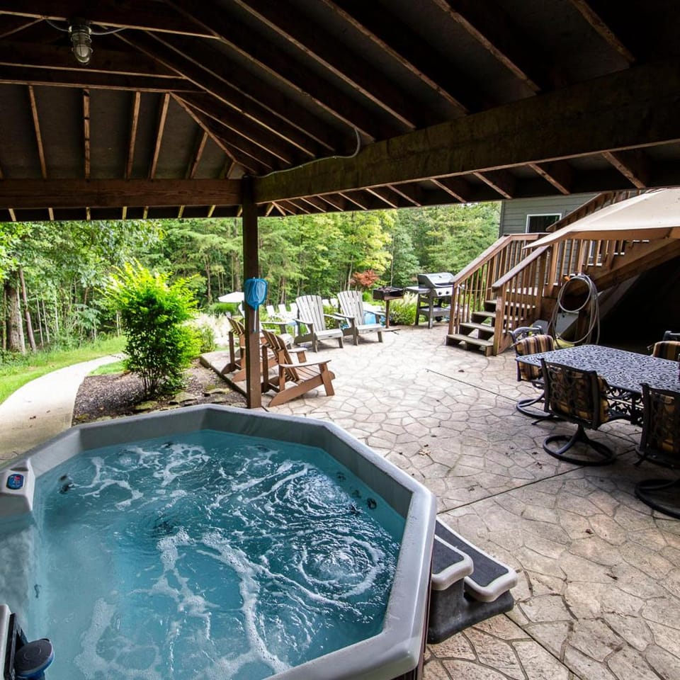 Fallswood Lodge - by The Chalets House in Laurel Township