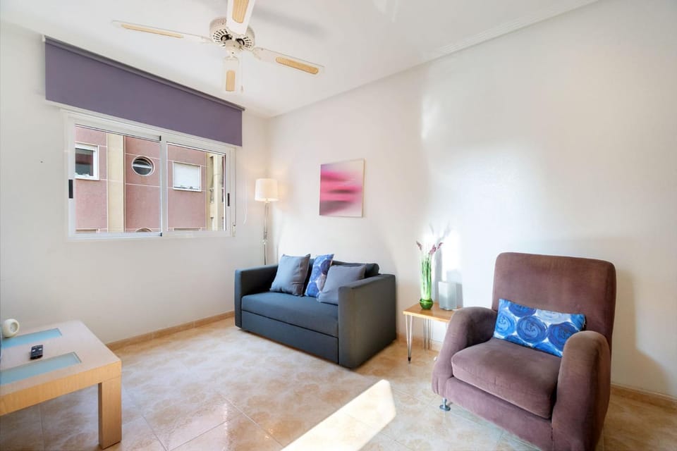 precioso apartamento soleado, con piscina, cerca del mar Apartment in Torrevieja