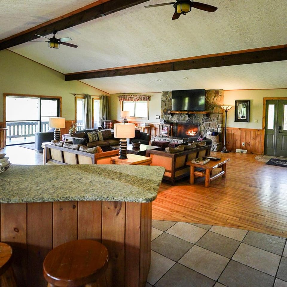 Grande Butte Lodge - by The Chalets House in Perry Township