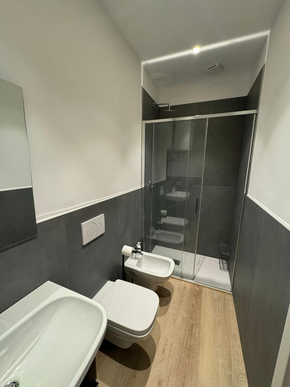 Shower, Toilet, Bathroom, bidet, towels