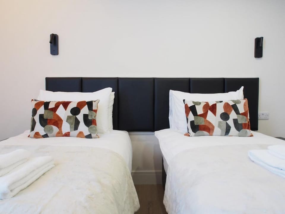 Stylish Mezzanine Loft in Central Edinburgh - Flat 5, Elgin House Apartments Apartment in Edinburgh
