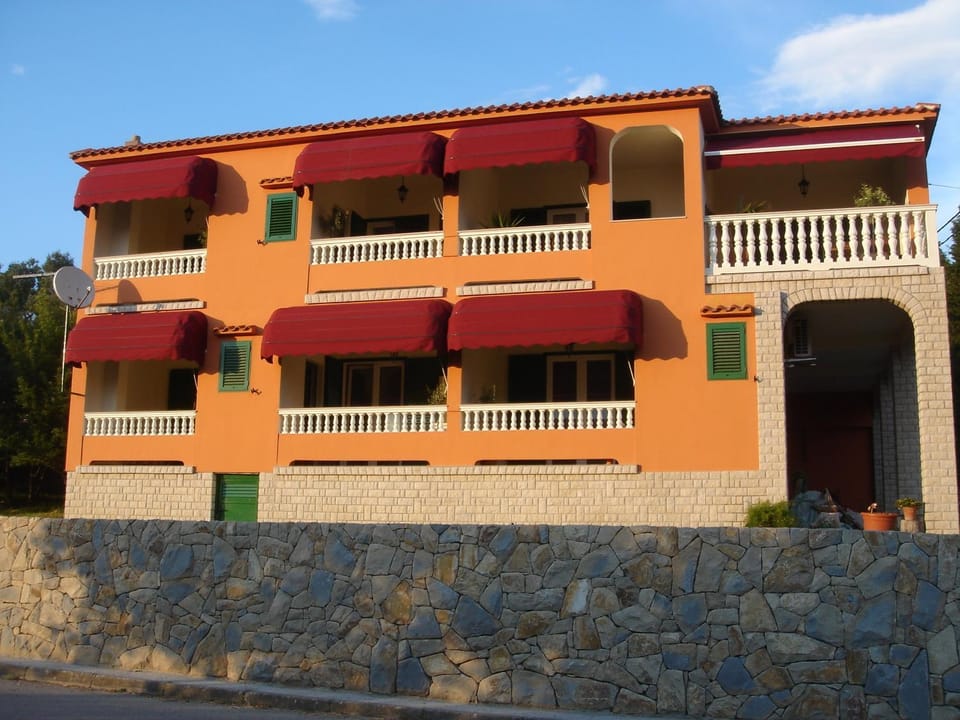 Property building, Day