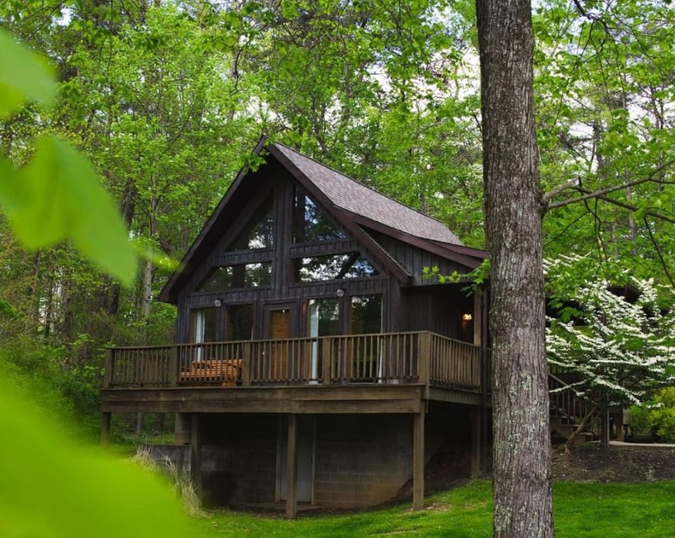 Laurelwood - by The Chalets House in Laurel Township