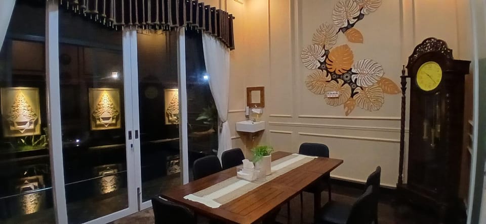Restaurant/places to eat, Meeting/conference room