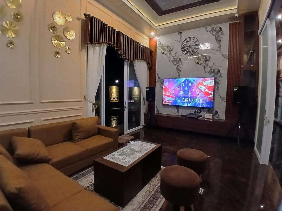 Communal lounge/ TV room, Karaoke, TV and multimedia