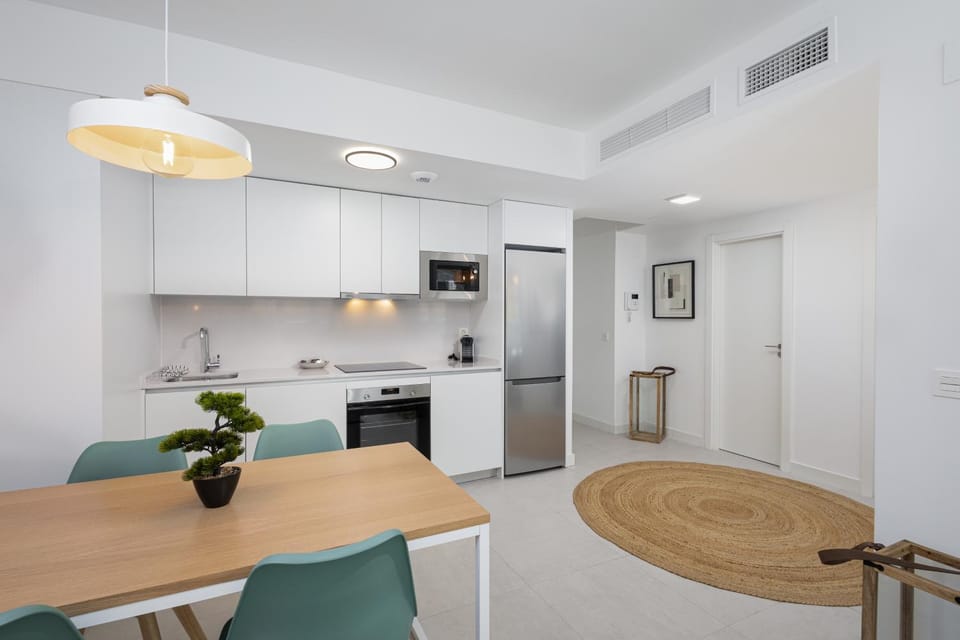 Kitchen or kitchenette, Dining area, oven, stove