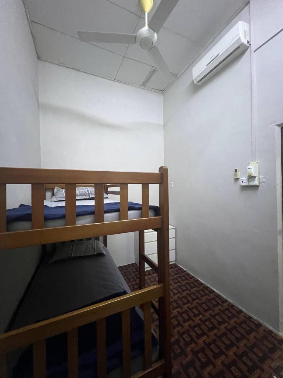 Bedroom, air conditioner