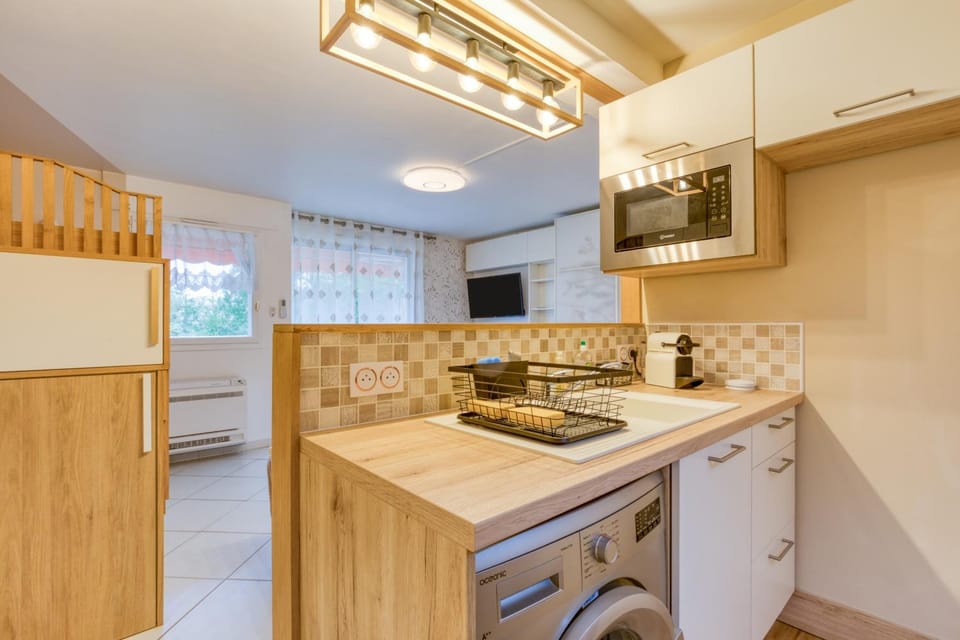 Kitchen or kitchenette, Living room