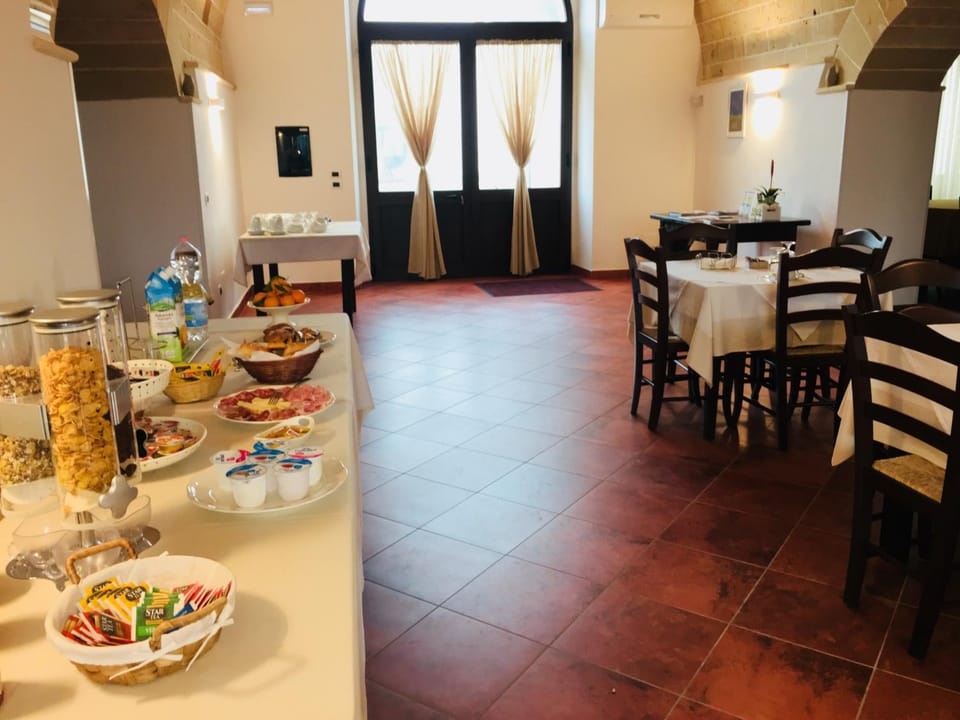 Restaurant/places to eat, Communal lounge/ TV room, Buffet breakfast