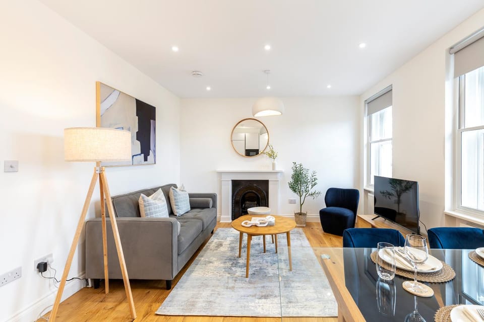 TV and multimedia, Living room, Dining area