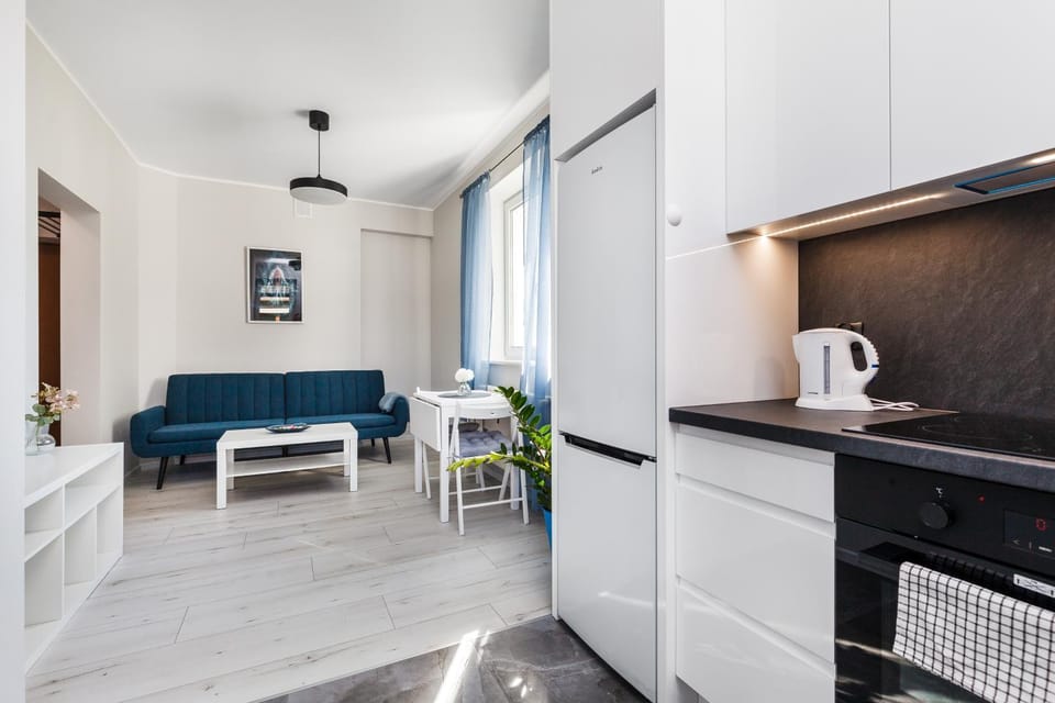 Kitchen or kitchenette, Living room, Seating area, stove