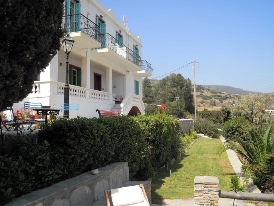 Facade/entrance, Spring, Day, Garden, On site