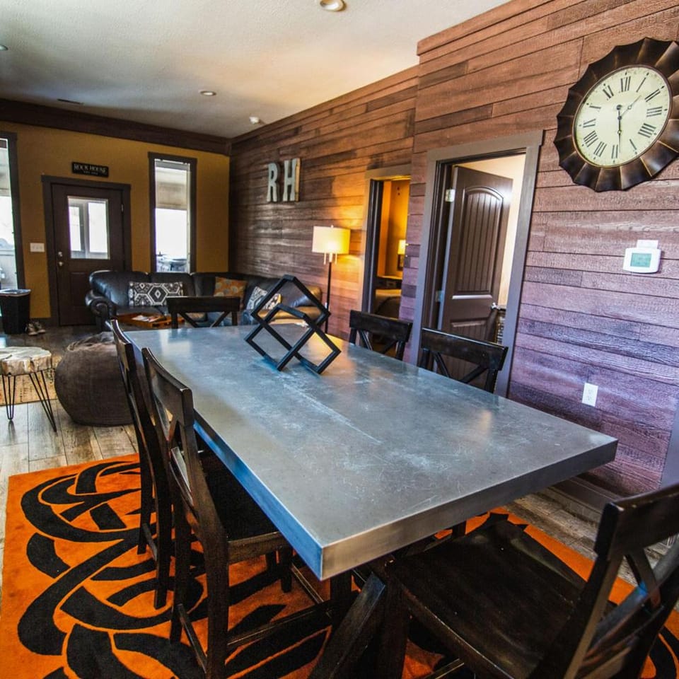 Rockhouse - by The Chalets House in Laurel Township