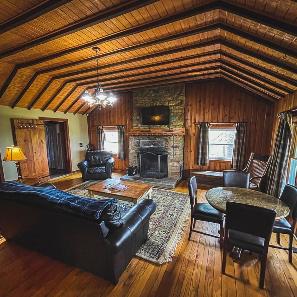 Settler - by The Chalets House in Ohio