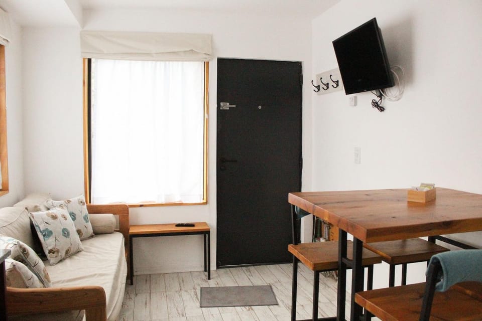 Bed, TV and multimedia, Living room