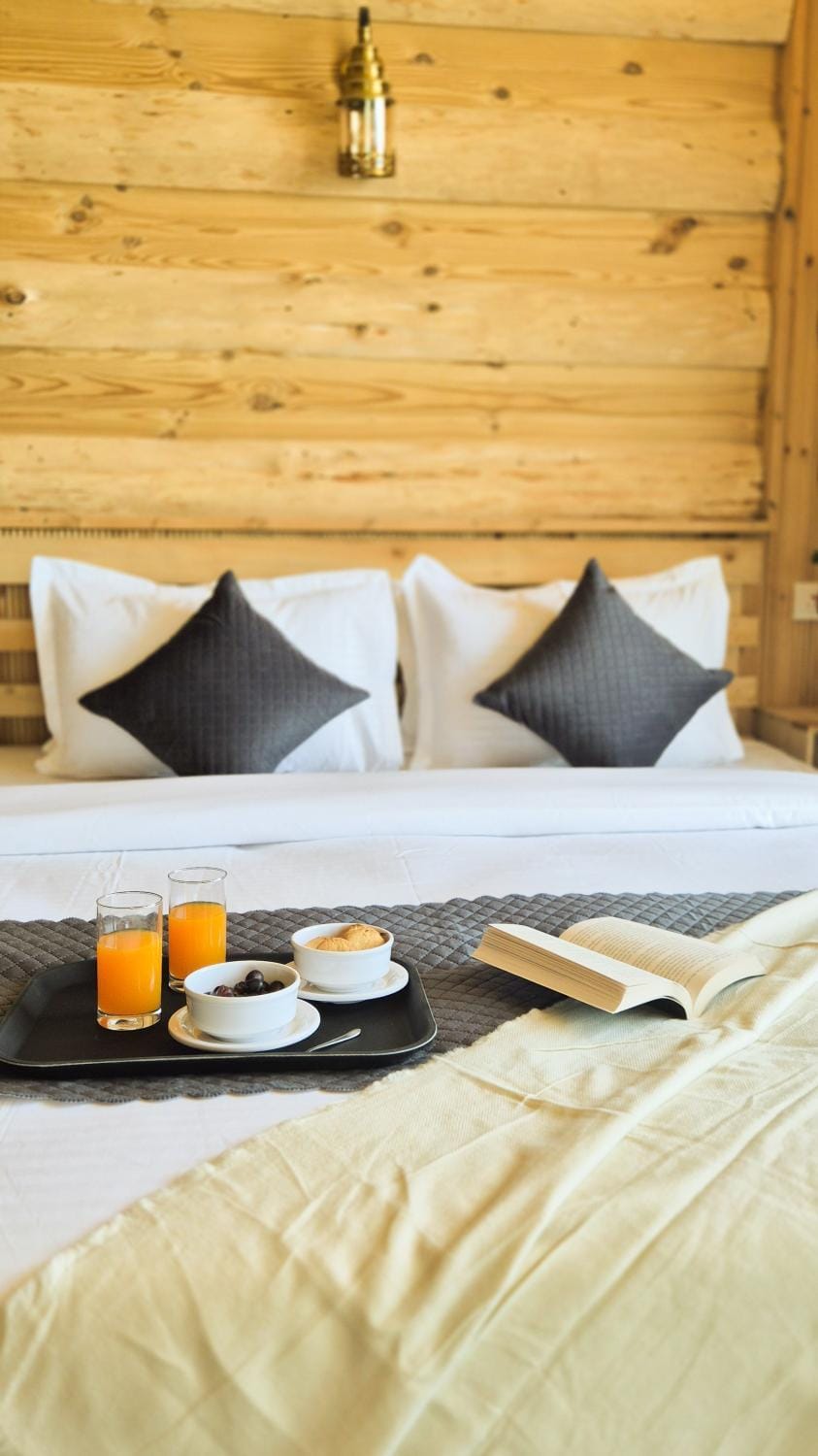 Bed, Food, Breakfast