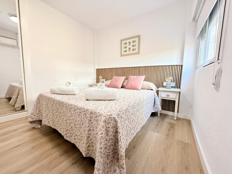 Bed, Photo of the whole room, Bedroom, towels, wardrobe, air conditioner
