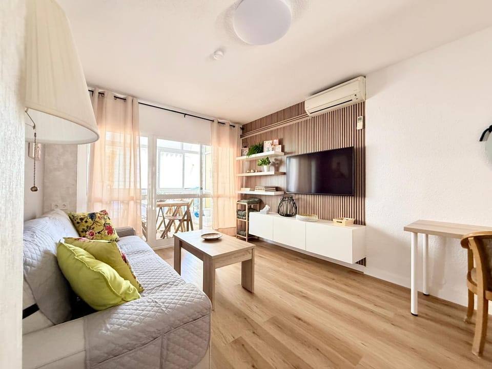 TV and multimedia, Balcony/Terrace, Living room, Seating area, air conditioner