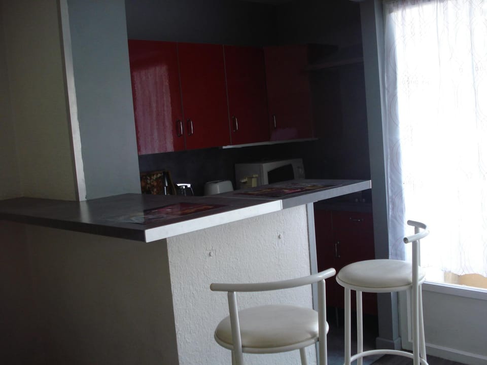 Coffee/tea facilities, Kitchen or kitchenette, Dining area