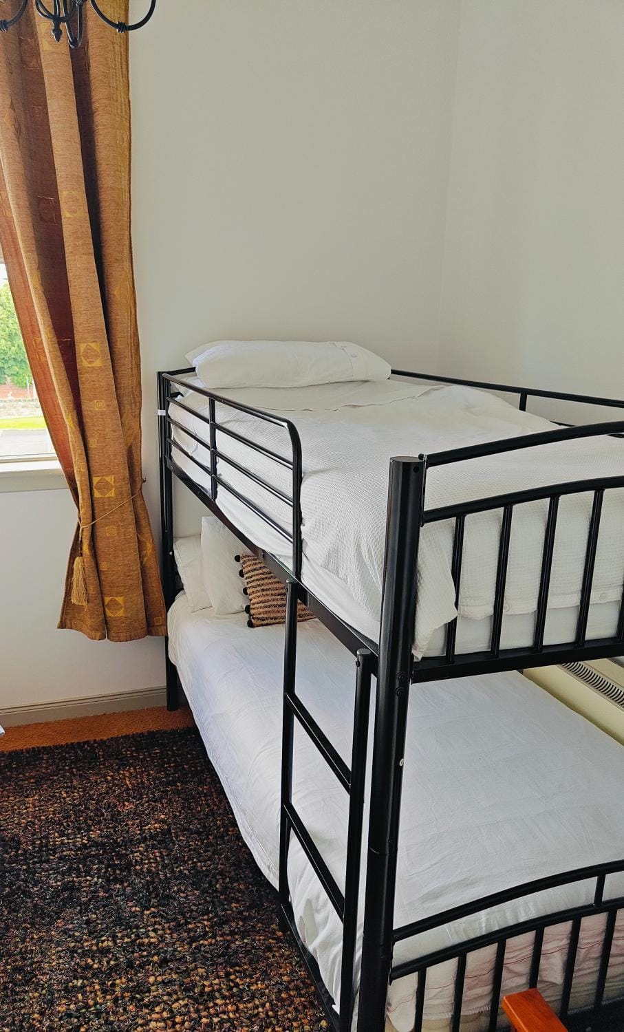 Bedroom, bunk bed
