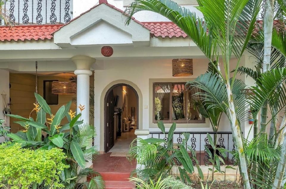 Property building, Facade/entrance, Garden, Garden view