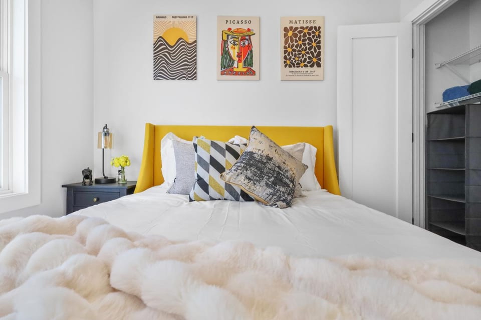 Bed, Photo of the whole room, Bedroom
