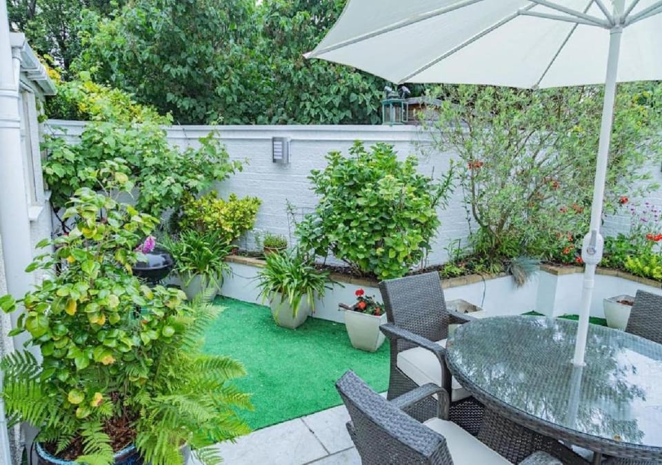 Garden, Seating area