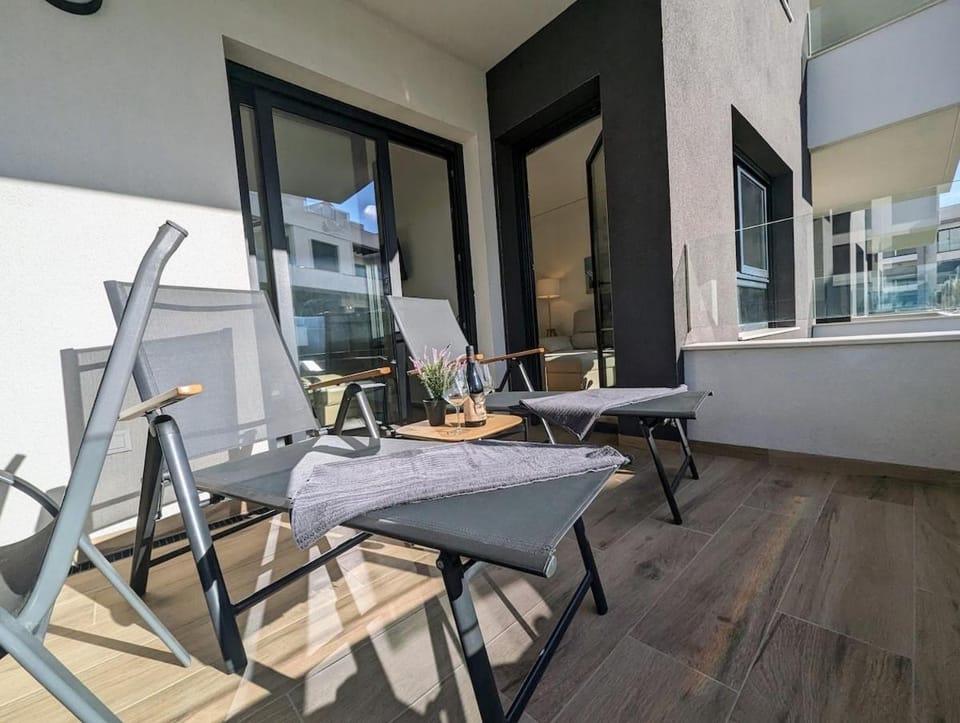 Luxurious new flat with pool & big terrace Apartment in Vega Baja del Segura