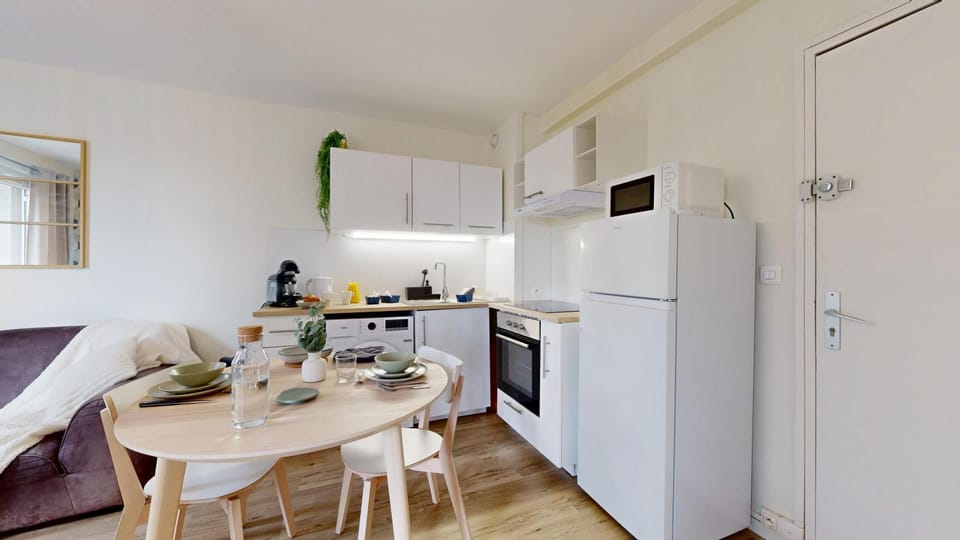 Kitchen or kitchenette, Dining area, oven, washing machine