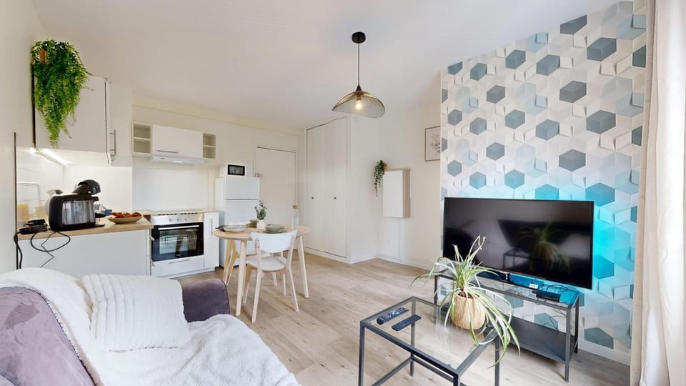 TV and multimedia, Kitchen or kitchenette, Living room, Dining area