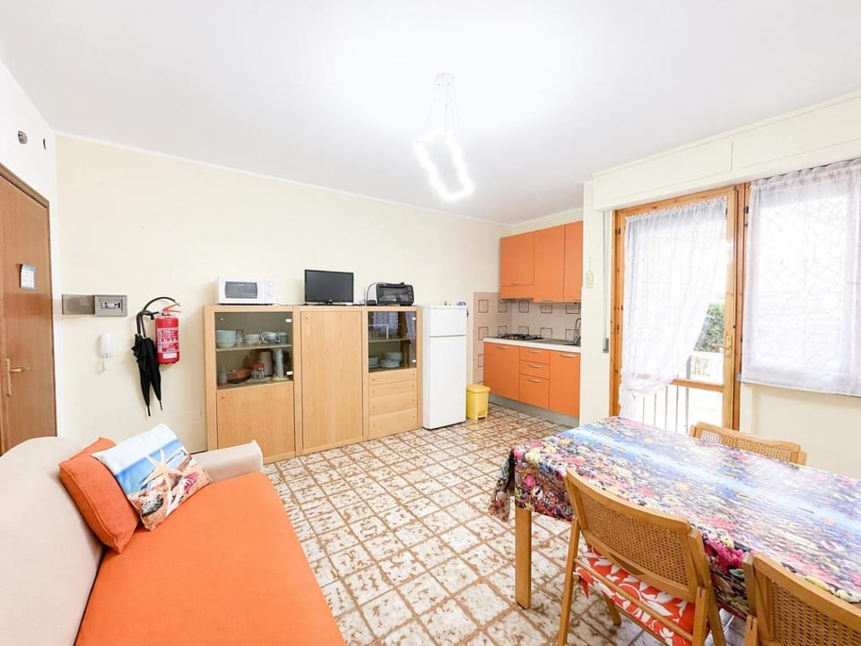 Kitchen or kitchenette, Living room, kitchen, kitchen