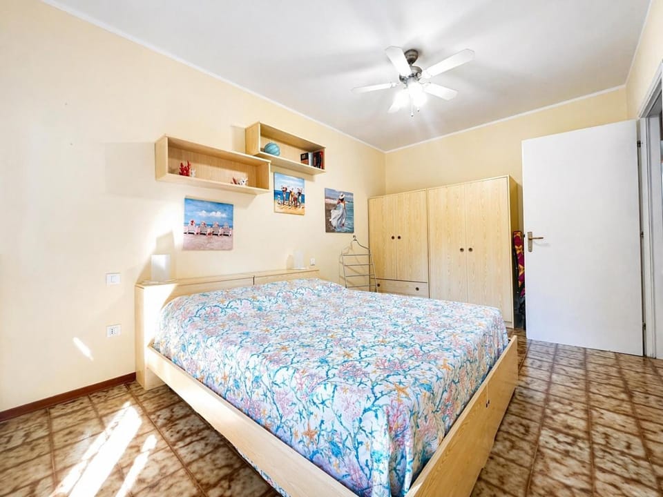 Bed, Photo of the whole room, Bedroom, locker, locker