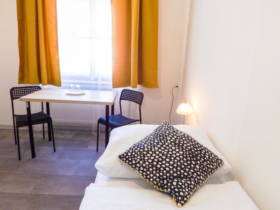Bed, Photo of the whole room, Seating area, Bedroom