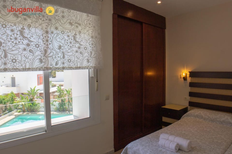 Bedroom, Pool view