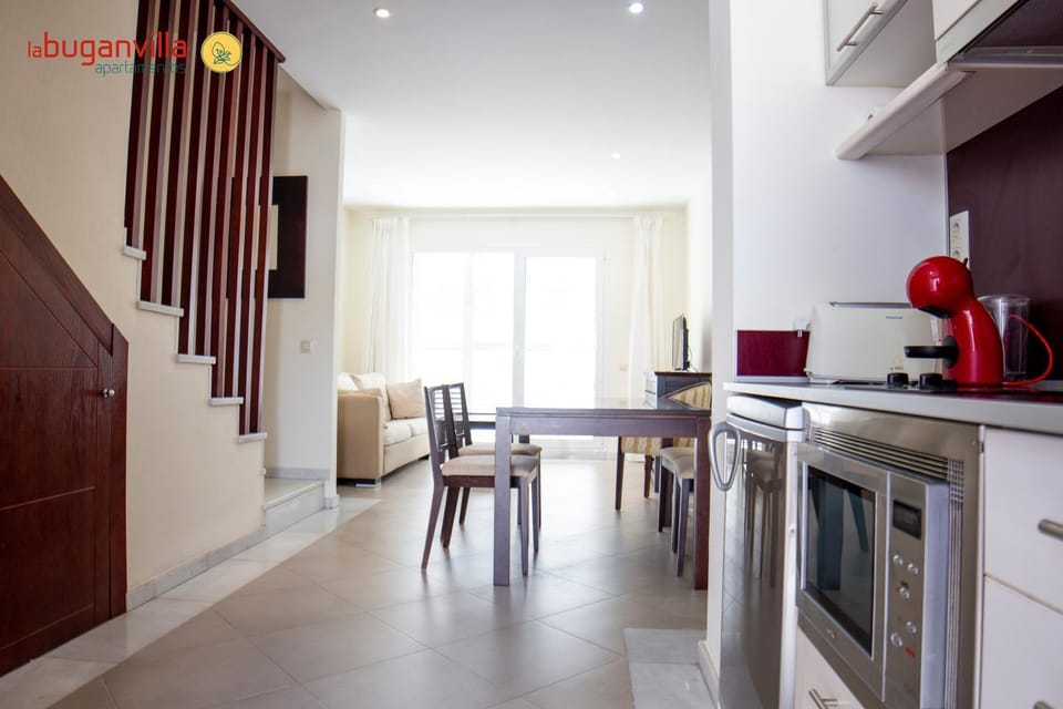 Kitchen or kitchenette, Seating area, Dining area, toaster